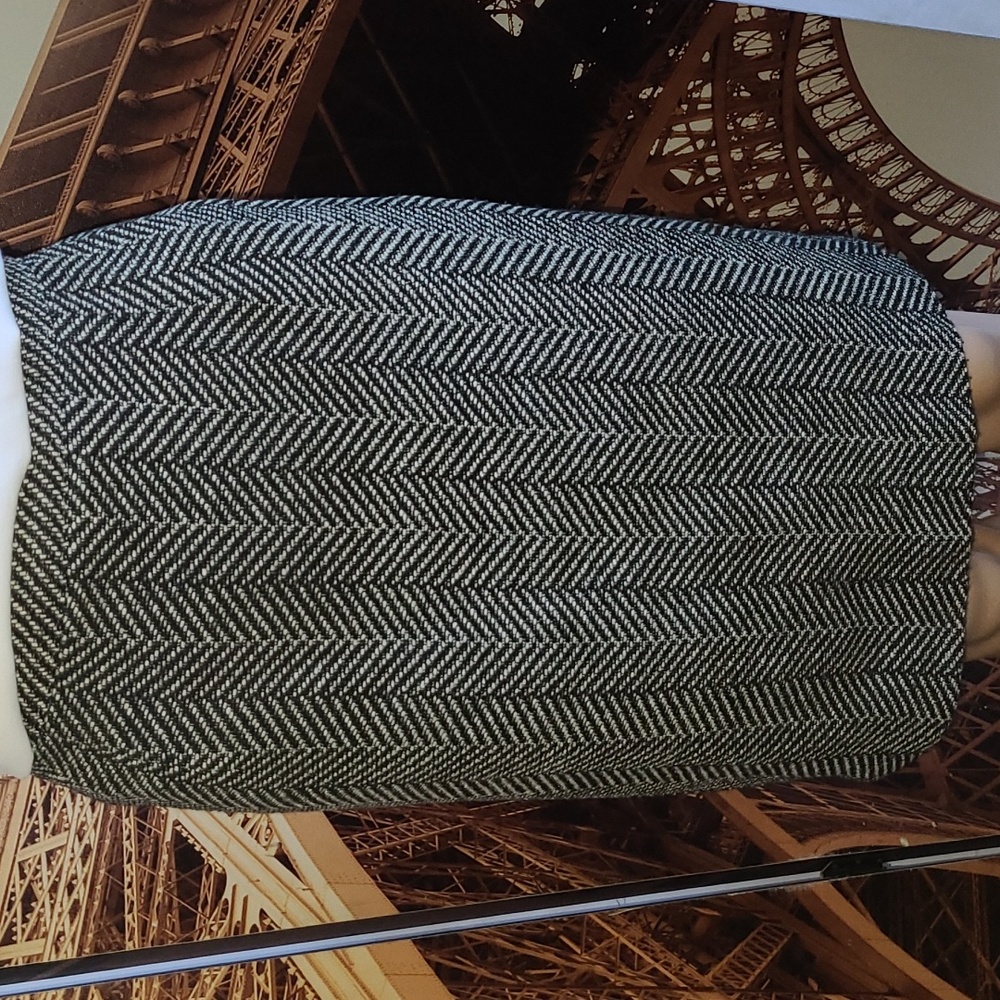 Black and White Wool Herringbone Pencil Skirt.  Size 10 #2-0224